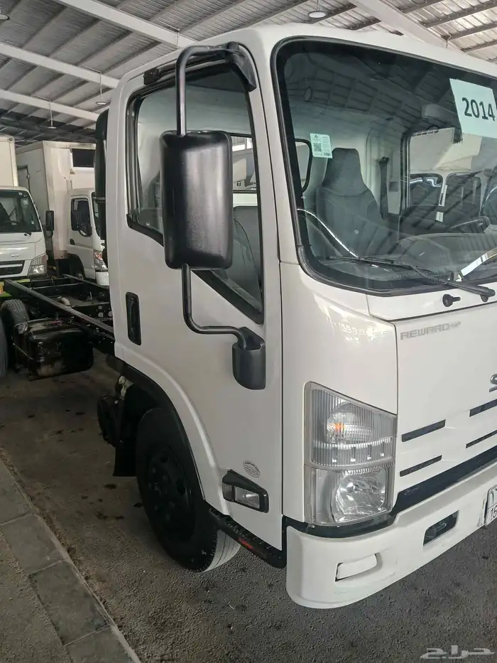 معرض متعب لجميع انوع الايسوزو الرياض معارض الشفا 2