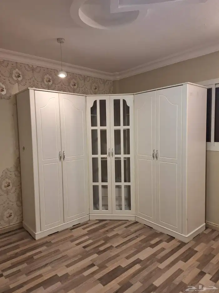 دواليب كبير و وسط مع غرفة نوم 0