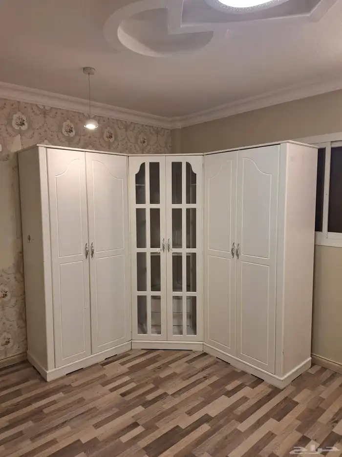 دواليب كبير و وسط مع غرفة نوم 1