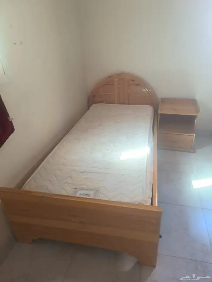 دولاب 6 ضلفه لم يستخدم وسرير خشب ممتاز وكومدينه وطاولة شاشه 2