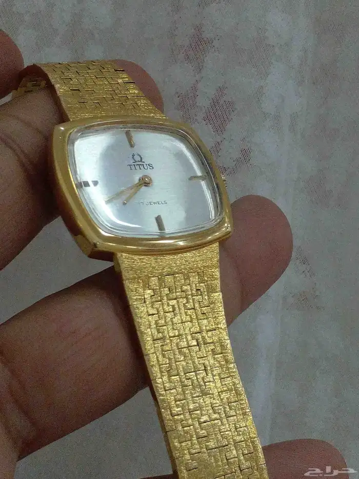 ساعة تيتوس سويسري 2