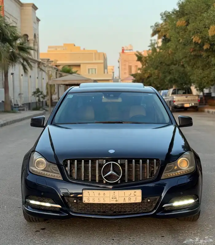 للبيع مرسيدس c200 2012 ممشى قلييل 7