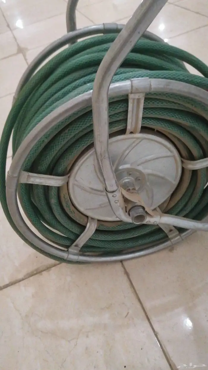 جهاز جري ومكواة غرفة نوم ومكنسة وسلة وكرة وأشياء أخرى 7