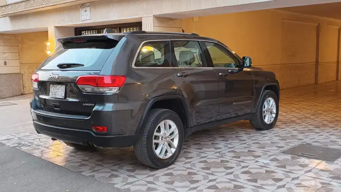 جراند شيروكي 2017 نظيف جدا 18