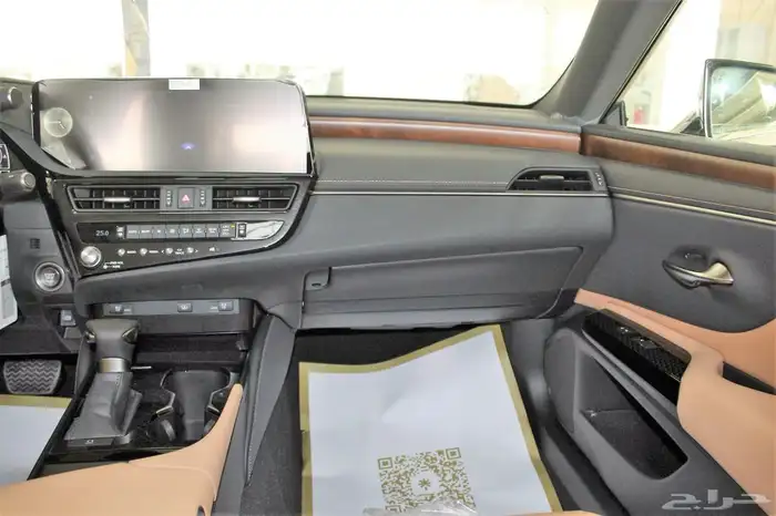 لكزس - ES250 لاكجيري - 2025 - نص فل - خليجي 19