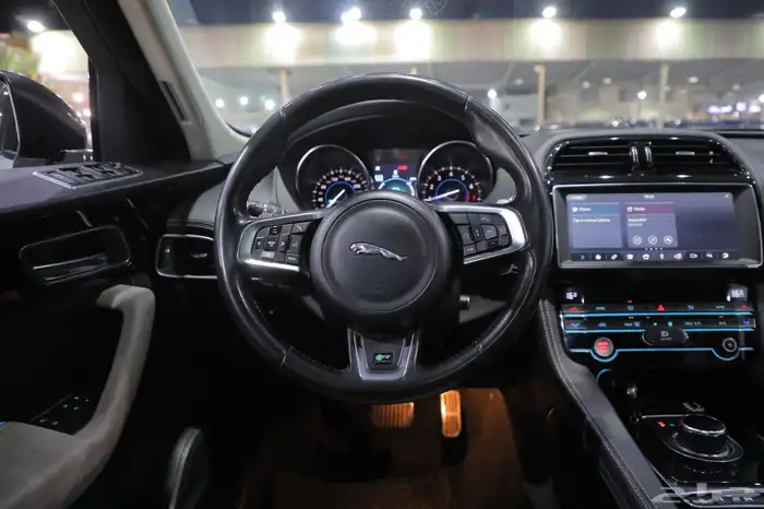 جاكور F-pace 2019 فل كامل 11