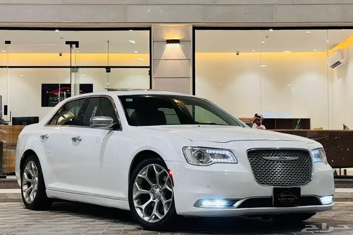 كرايزلر 2016 V8 اكزكتيف ( بحالة ممتازة ) 0