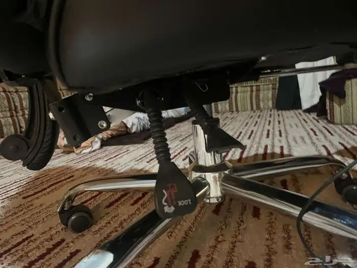 كرسي قيمنق ومكتب 1