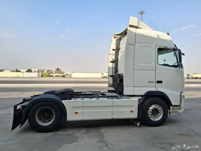 للبيع شاحنة فولفو 4