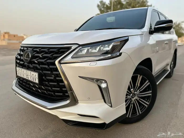 لكزس LX 570 سبورت موديل 2021 13