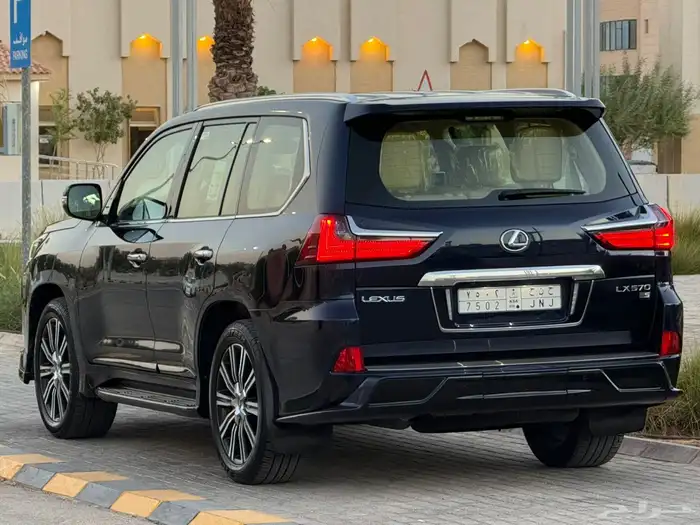جيب لكزس LX570 فل كامل 2019 سعودي 4