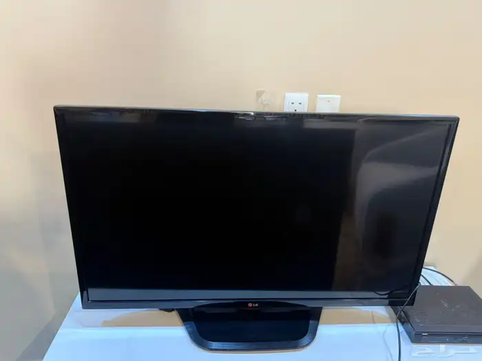 للبيع شاشه ال جي 42 بوصه مع الاسيفر وجلسه نظيفه من سجاد 0