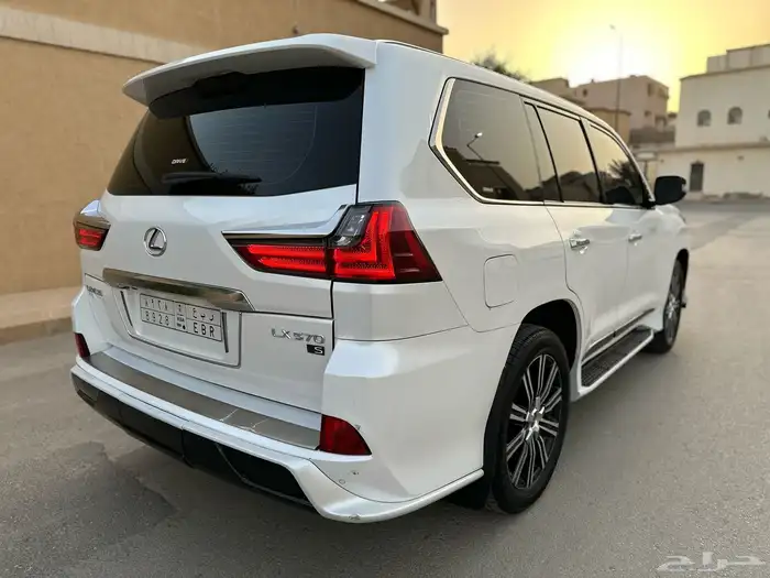 لكزس LX 570 سبورت موديل 2021 4