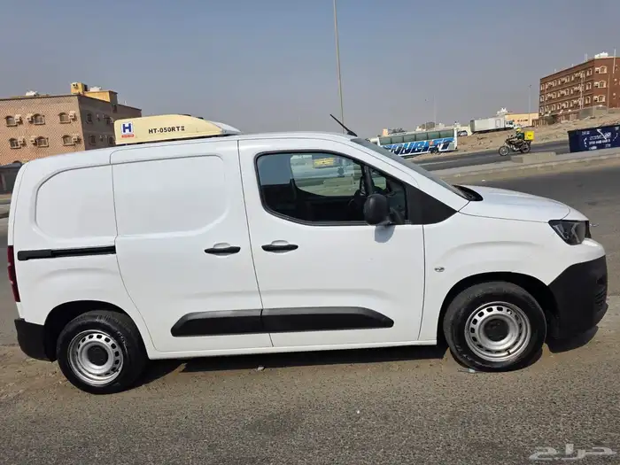 للتنازل بيجو بارتنر 2022 ديزل( ثلاجة ) 8