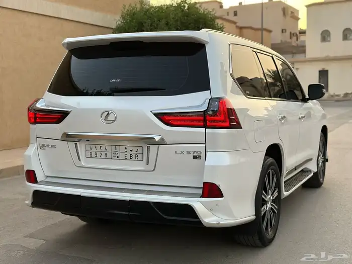لكزس LX 570 سبورت موديل 2021 3