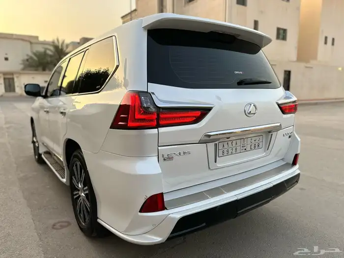 لكزس LX 570 سبورت موديل 2021 5