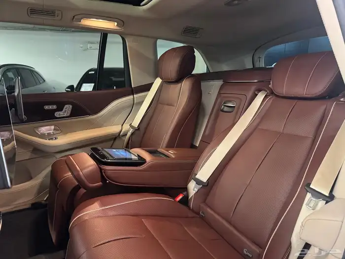 للبيع مرسيدس GLC600 مايباخ موديل 2023 وارد كندا 6