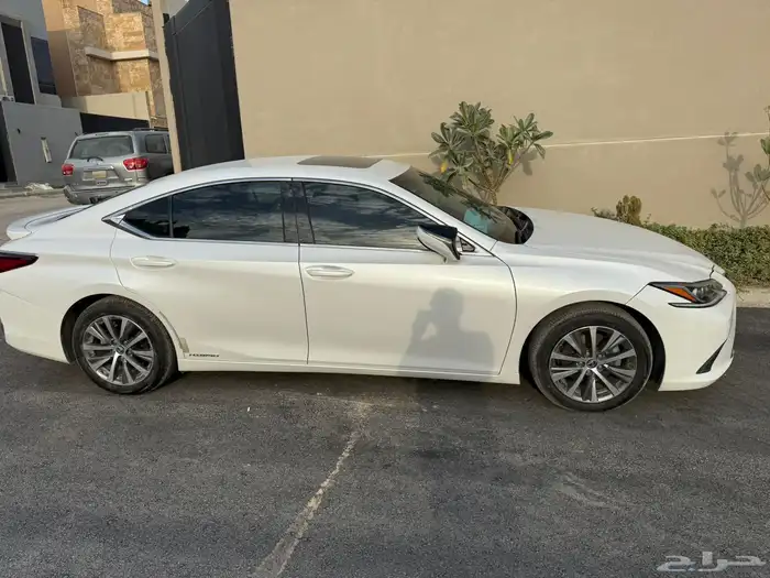 لكزس 2021 نظيف وممشى قليل 36