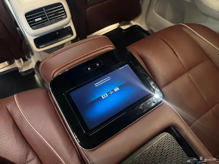 للبيع مرسيدس GLC600 مايباخ موديل 2023 وارد كندا 4