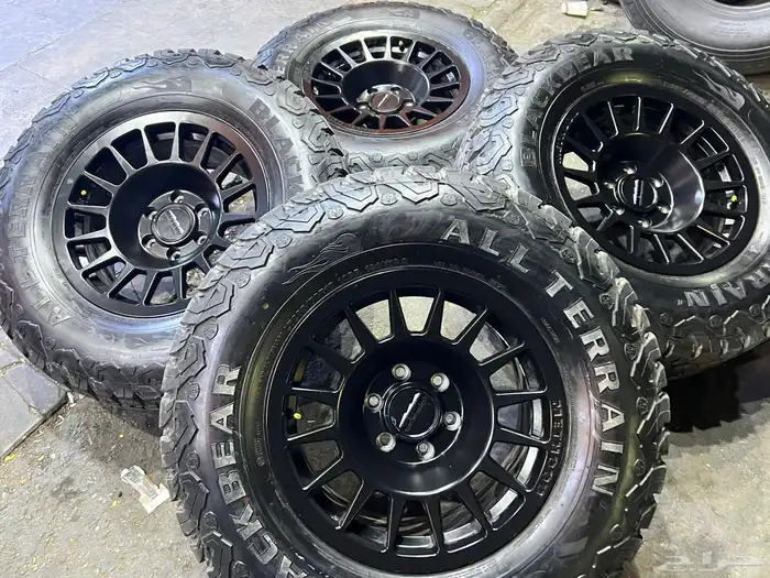 جنوط ميثود فرد f150 6 مسمارمع كفرات بلاك بير مقاس 285 70 17 0