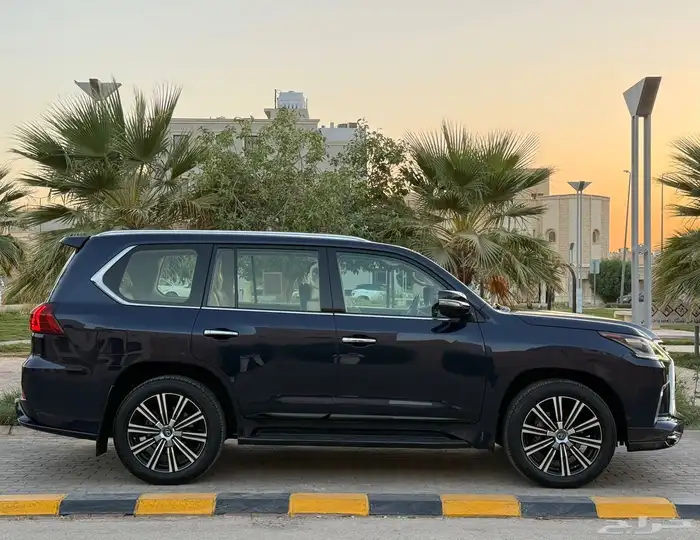 جيب لكزس LX570 فل كامل 2019 سعودي 15