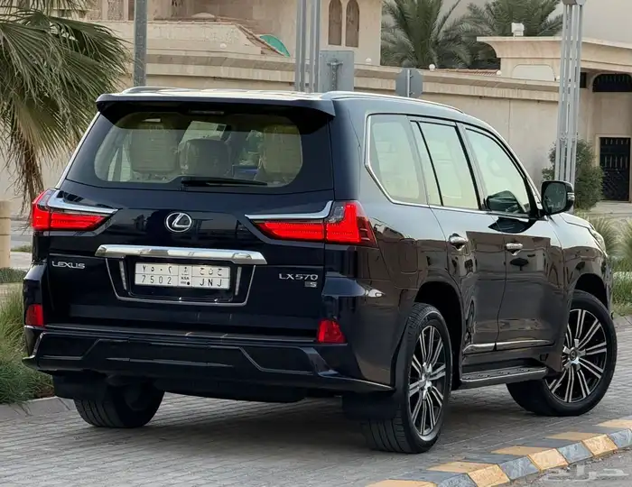 جيب لكزس LX570 فل كامل 2019 سعودي 12