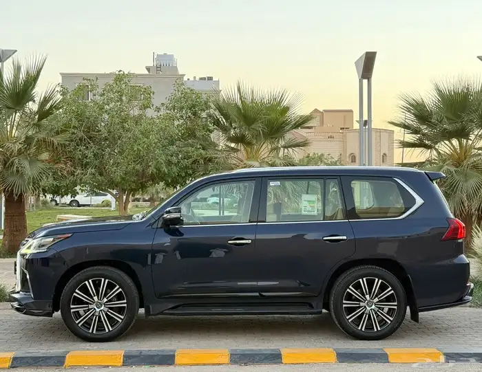 جيب لكزس LX570 فل كامل 2019 سعودي 7