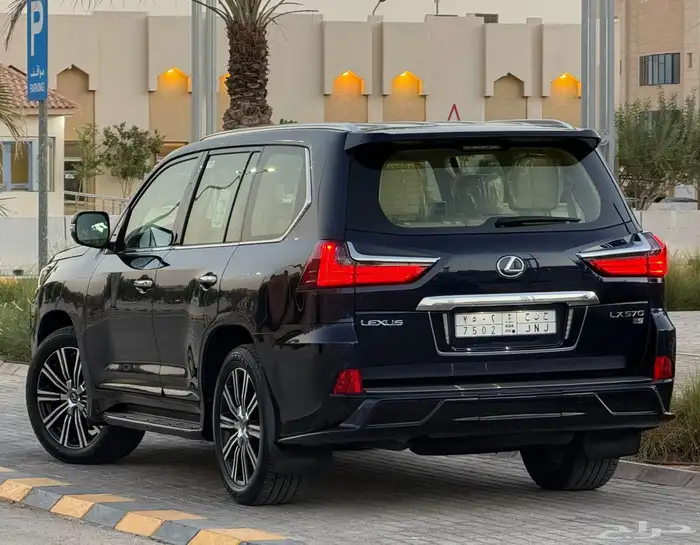 جيب لكزس LX570 فل كامل 2019 سعودي 3