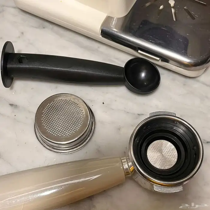 للبيع مكينة اريتي اسبريسو شغال بس الاسبريسو يبغاله تنظيف 1