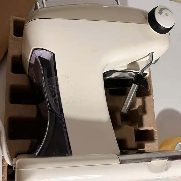 للبيع مكينة اريتي اسبريسو شغال بس الاسبريسو يبغاله تنظيف 5