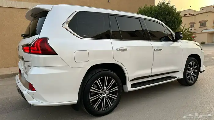 لكزس LX 570 سبورت موديل 2021 6