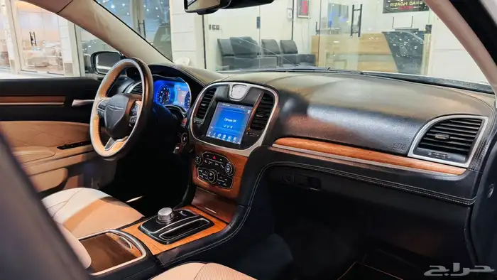 كرايزلر 2016 V8 اكزكتيف ( بحالة ممتازة ) 4