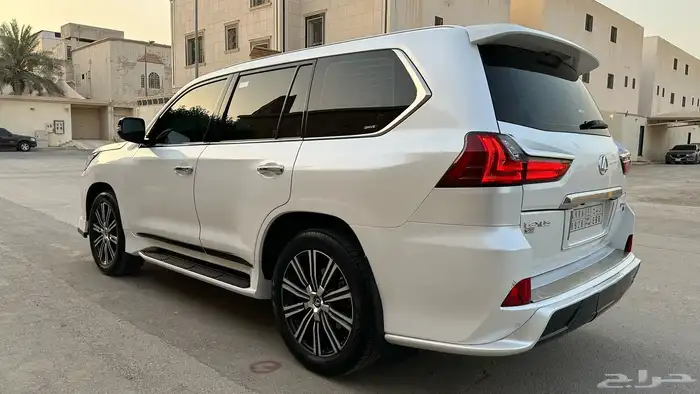 لكزس LX 570 سبورت موديل 2021 9