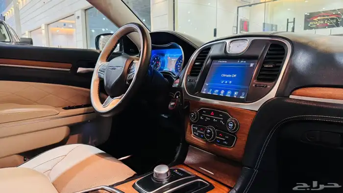 كرايزلر 2016 V8 اكزكتيف ( بحالة ممتازة ) 5