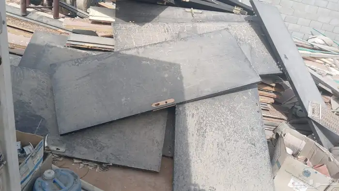 كمية من الأبواب الخشب كمل للبيع فوق 50 باب بالحلق حقة 1