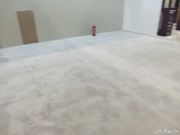 موكيت تركي وطني اماراتي ومشمع على شكل بركي بلاط مكاتب 50ف50 1