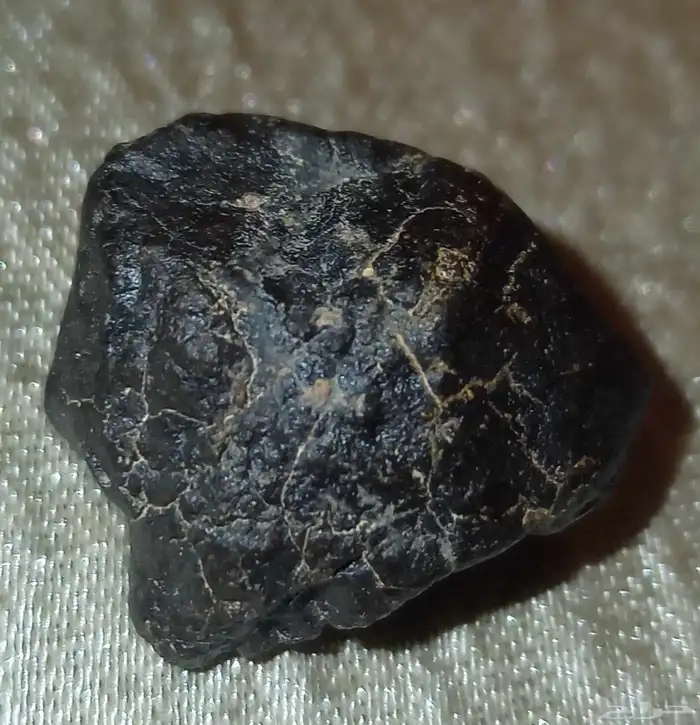قطعة نيزك مغناطيسي...magnetic meteorite fragment 1