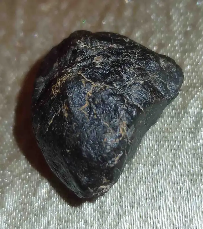 قطعة نيزك مغناطيسي...magnetic meteorite fragment 0