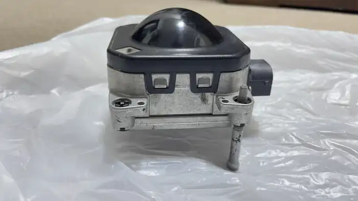 رادار دودج تشارجر RT 2023 مع قاعدته وكشاف يسار مع قاعدته 5