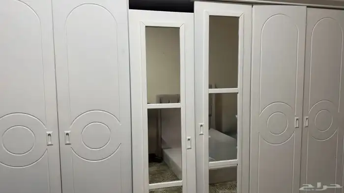 دولاب ملابس نظيف 0