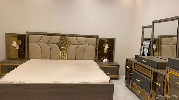 سرير نوم وشوفير وكومدينات ومرتبه 3