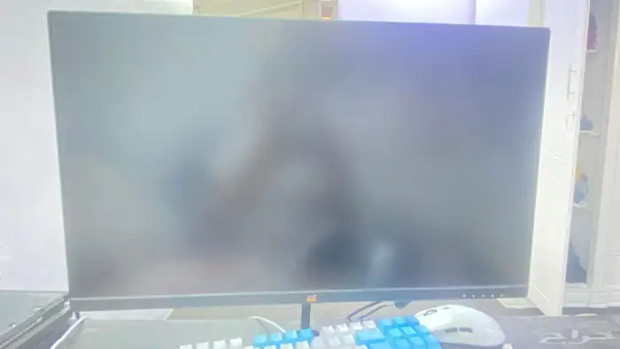 للبيع كرسي قيمنق و طاوله و شاشه 0