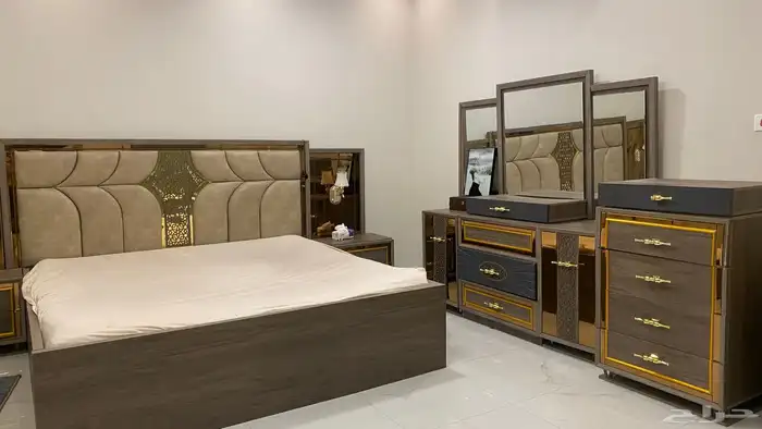 سرير نوم وشوفير وكومدينات ومرتبه 8