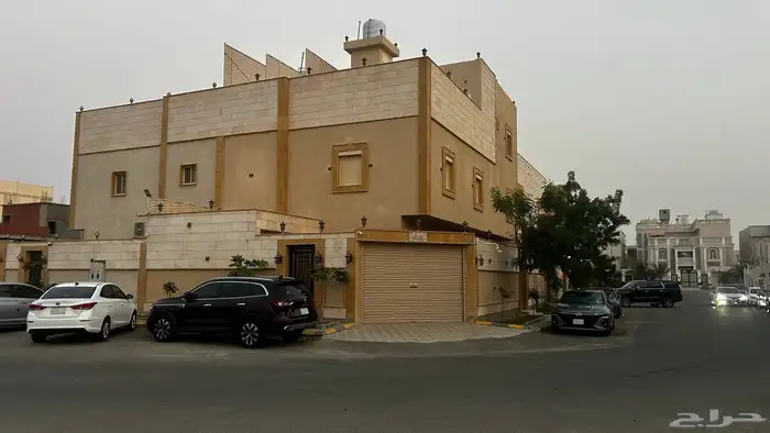 فيلا فاخرة للبيع بموقع مميز ومواصفات استثنائية 1