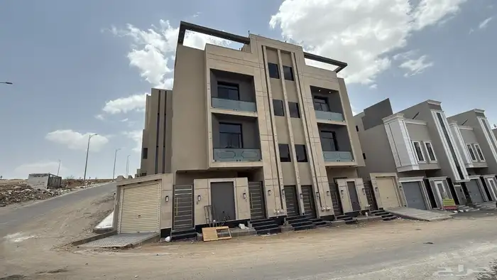 للبيع دور ارضي علي شارعين وشقق علويه المحاله ابها 0