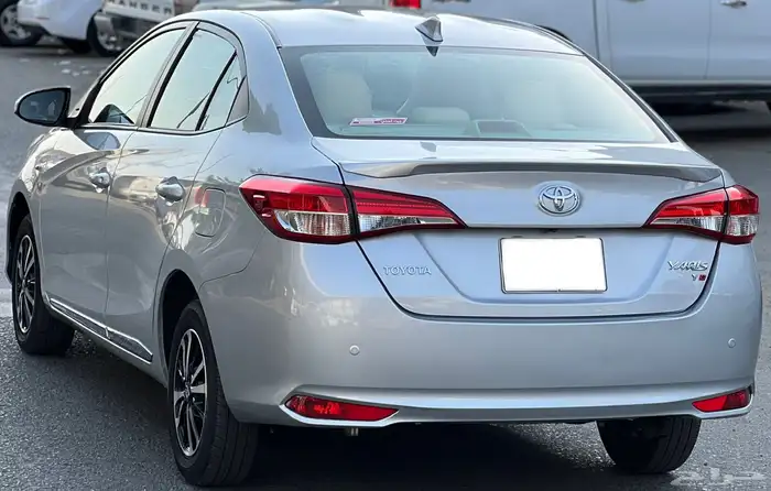 تويوتا يارس فل كامل مخزنه 2022 10