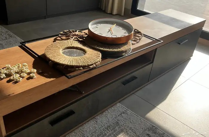 طاولة تليفزيون نظيفة شمال الرياض 0