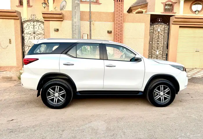 جيب فورشنر 2023 V6 9