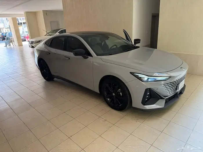 شانجان UNI V 2024 1