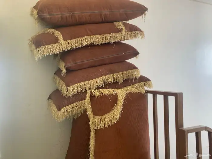 كنب خمسه في اربعه نظيف يبي له شفط ارتب معا اربعه مراكي ومس 1